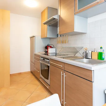 Fullhouse - Halle - R6 - Smarttv - Nespresso Apartman